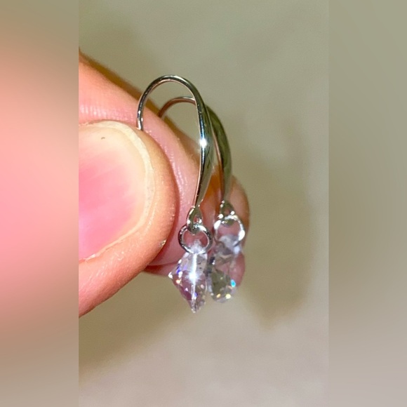 Elegant 925 Silver and Crystal Drop Earrings - Picture 4 of 6